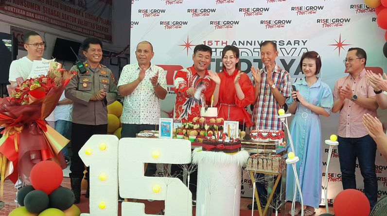 Owner Setiawan Widjaya saat seremonial HUT ke-15 tahun Tridjaya Motor Samrat, Jumat,(30/05/2025)