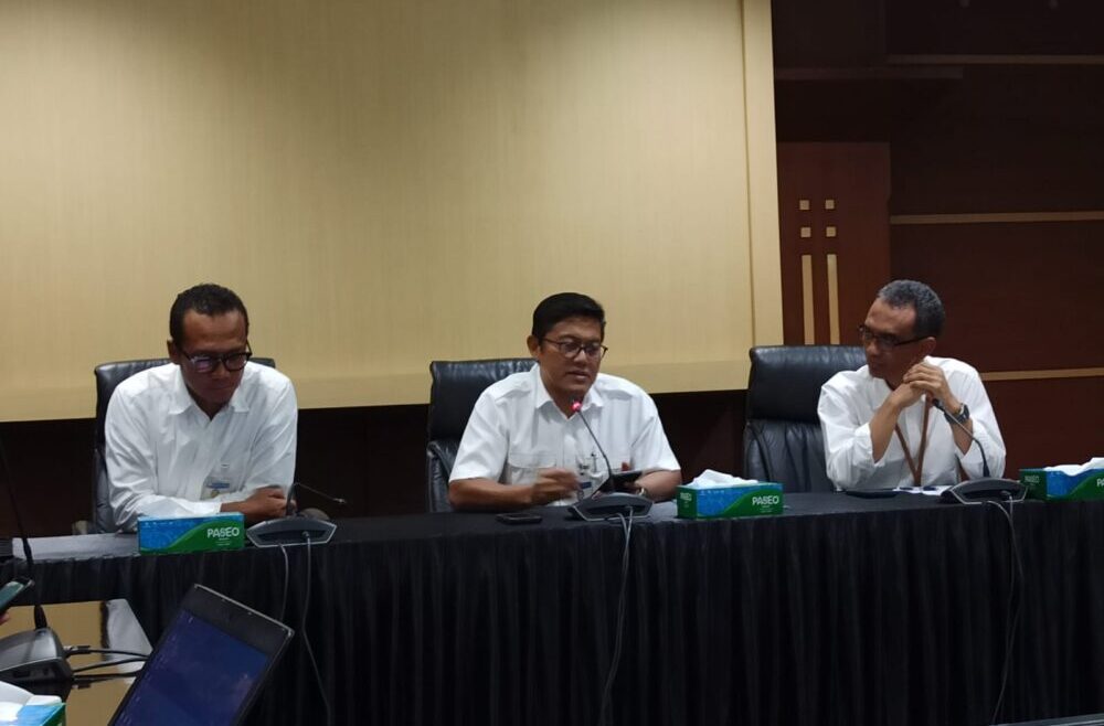 Andry Prasmuko didampingi Joko Supratikto saat pertemuan dengan media ekonomi bisnis