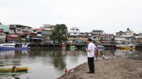 Walikota Andrei Angouw roadshow memantau keadaan kota Manado sepitran Calaca, jembatan Megawati hingga Tuminting, Rabu, sore. (foto ist)