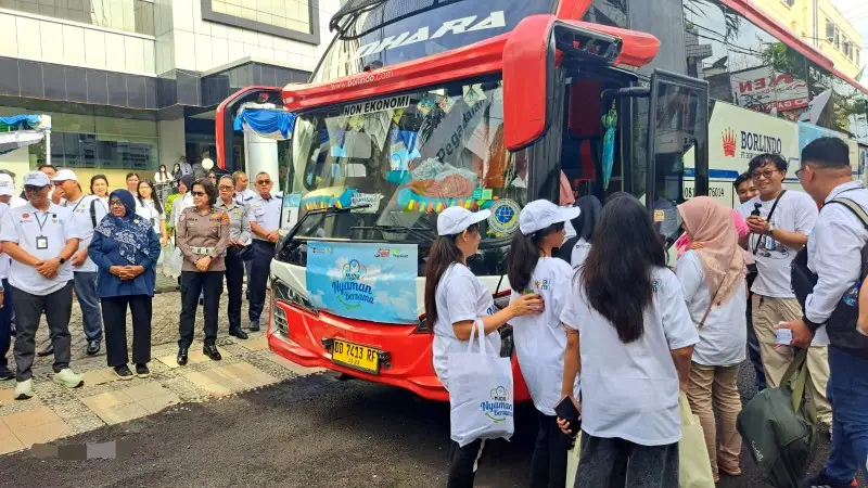 Bus yang membawa peserta mudik dilepas dari Kantor Wilayah V Manado, pada Senin (16/3/2026) pagi.